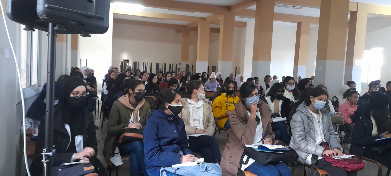 المخرج إدريس الروخ يوقع مؤلفه الجديد ” المسرح بين الأنا والآخر . المخرج إدريس الروخ يوقع مؤلفه الجديد ” المسرح بين الأنا والآخر .