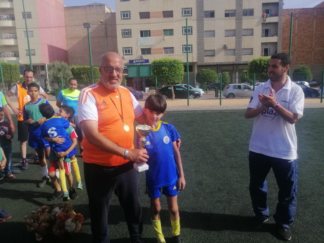 نادي رواد المستقبل لكرة القدم ينهى موسمه الرياضي بجمالية كبيرة ويكرم أولياء الأطفال نادي رواد المستقبل لكرة القدم ينهى موسمه الرياضي بجمالية كبيرة ويكرم أولياء الأطفال