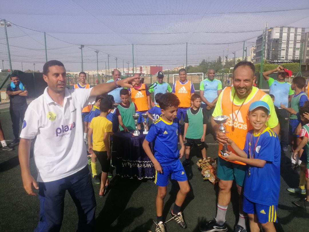 نادي رواد المستقبل لكرة القدم ينهى موسمه الرياضي بجمالية كبيرة ويكرم أولياء الأطفال نادي رواد المستقبل لكرة القدم ينهى موسمه الرياضي بجمالية كبيرة ويكرم أولياء الأطفال