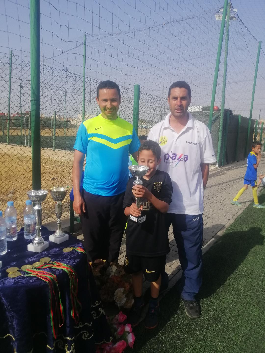 نادي رواد المستقبل لكرة القدم ينهى موسمه الرياضي بجمالية كبيرة ويكرم أولياء الأطفال نادي رواد المستقبل لكرة القدم ينهى موسمه الرياضي بجمالية كبيرة ويكرم أولياء الأطفال