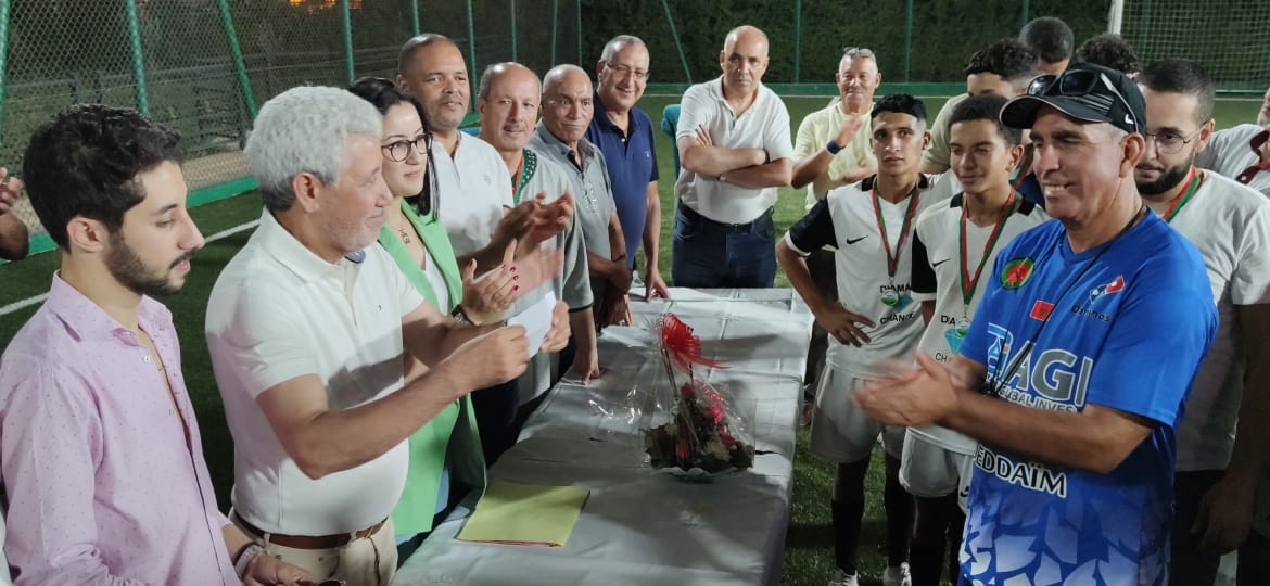 اختتام فعاليات النسخة الأولى للدوري الصيفي في كرة القدم المصغرة تأبينا للمرحوم زكرياء الأنصاري . اختتام فعاليات النسخة الأولى للدوري الصيفي في كرة القدم المصغرة تأبينا للمرحوم زكرياء الأنصاري .