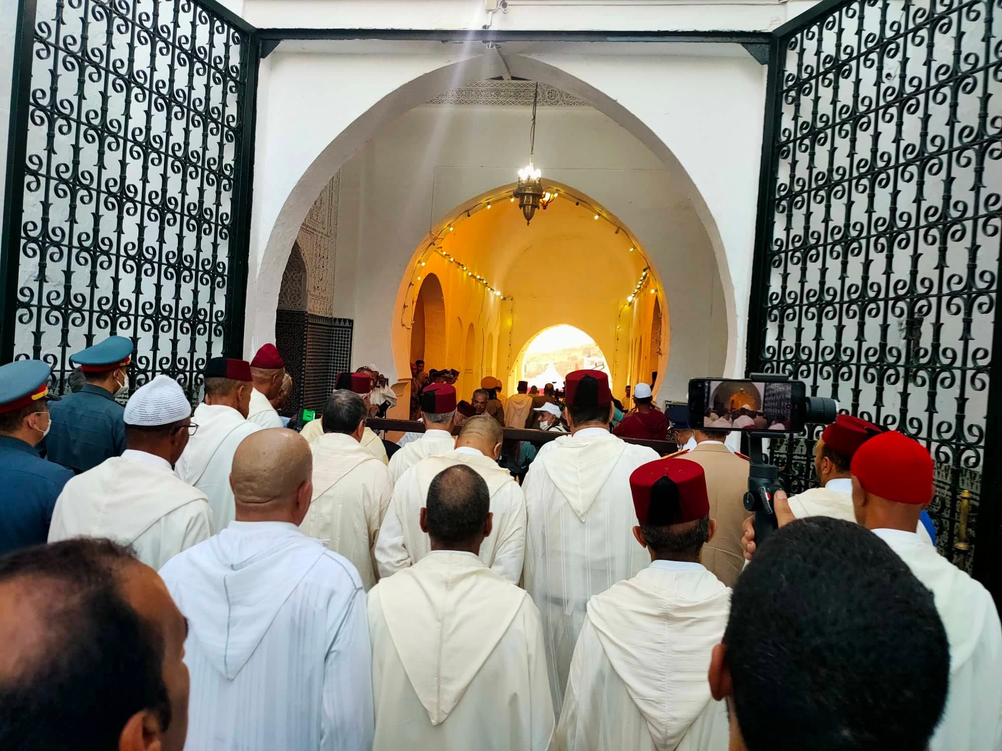 في حضرة ضريح الفاتح المولى إدريس الأول.