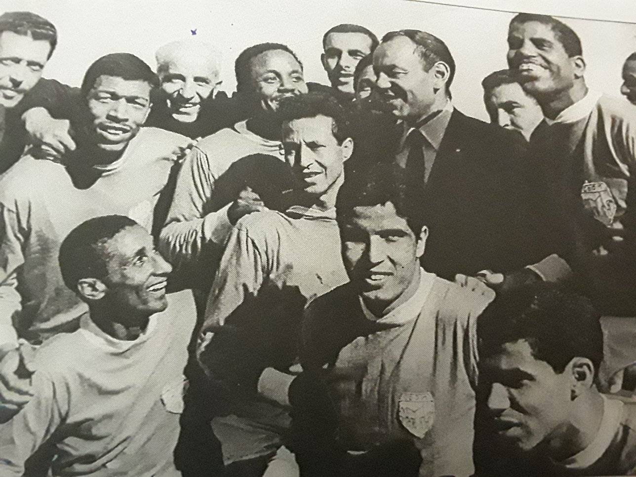 قمة الدورة الأولى من بطولة الهواة الديربي الصغير بين النادي المكناسي واتحاد سيدي قاسم. 