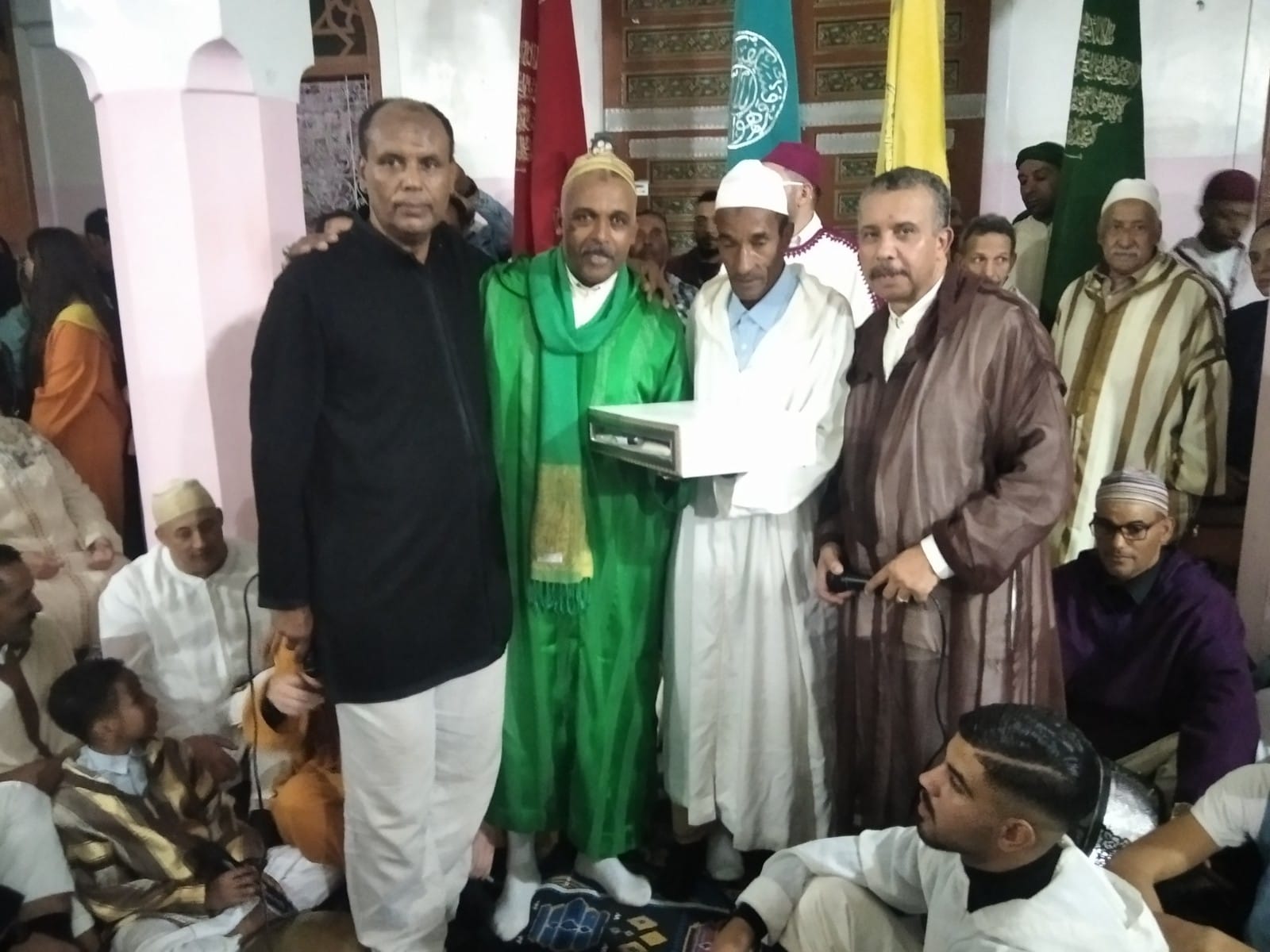 المجلس الإداري للمركز سوسيوثقافي دار لعرايشي برئاسة ذ. مولاي مصطفى المحفوضي ينظم حفلا فنيا بمناسب عيدا لمولد النبوي الشريف المجلس الإداري للمركز سوسيوثقافي دار لعرايشي برئاسة ذ. مولاي مصطفى المحفوضي ينظم حفلا فنيا بمناسب عيدا لمولد النبوي الشريف