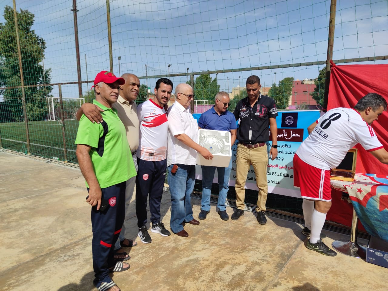 جمعيات رياضية بمكناس تقيم حفل تأبين للصحفي الراحل حسان شلو رحمة الله عليه . جمعيات رياضية بمكناس تقيم حفل تأبين للصحفي الراحل حسان شلو رحمة الله عليه .