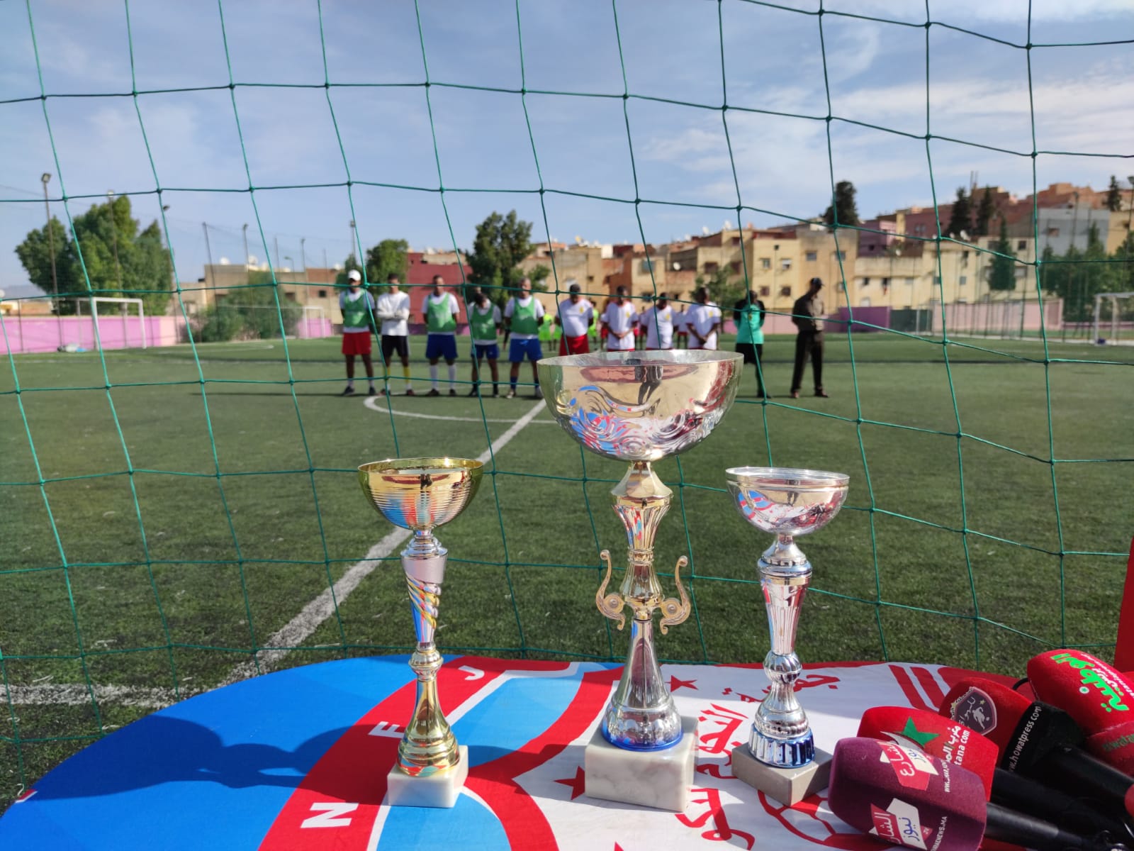 جمعيات رياضية بمكناس تقيم حفل تأبين للصحفي الراحل حسان شلو رحمة الله عليه . جمعيات رياضية بمكناس تقيم حفل تأبين للصحفي الراحل حسان شلو رحمة الله عليه .