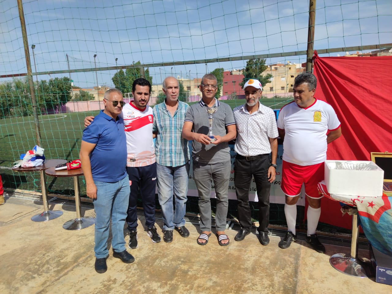 جمعيات رياضية بمكناس تقيم حفل تأبين للصحفي الراحل حسان شلو رحمة الله عليه . جمعيات رياضية بمكناس تقيم حفل تأبين للصحفي الراحل حسان شلو رحمة الله عليه .