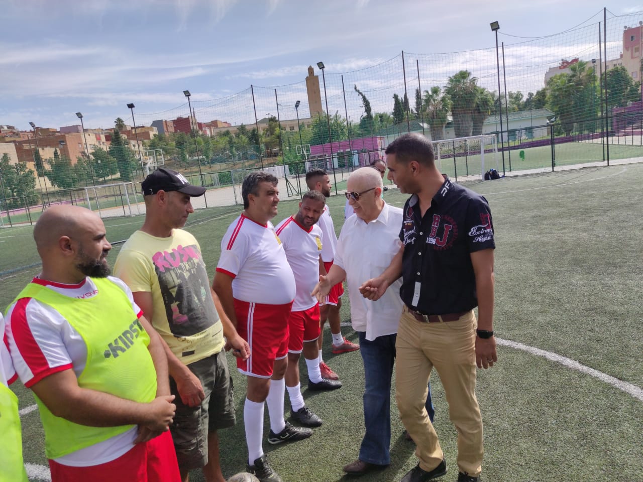 جمعيات رياضية بمكناس تقيم حفل تأبين للصحفي الراحل حسان شلو رحمة الله عليه . جمعيات رياضية بمكناس تقيم حفل تأبين للصحفي الراحل حسان شلو رحمة الله عليه .