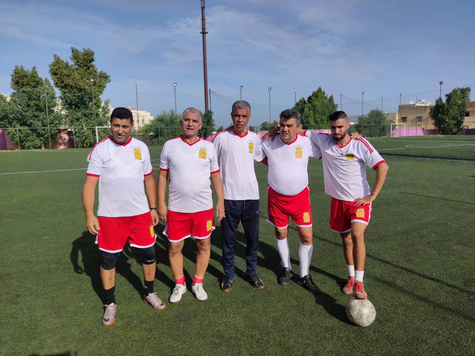 جمعيات رياضية بمكناس تقيم حفل تأبين للصحفي الراحل حسان شلو رحمة الله عليه . جمعيات رياضية بمكناس تقيم حفل تأبين للصحفي الراحل حسان شلو رحمة الله عليه .