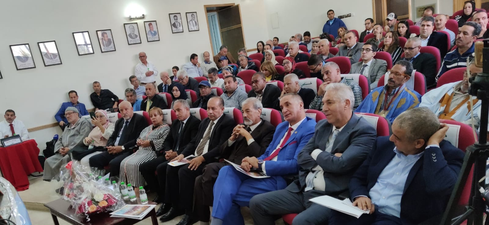 الهيئة الوطنية لمغاربة العالم تكرم عامل عمالة مكناس ،ودكاترة محاضرين للندوة العلمية،وإعلاميين ...