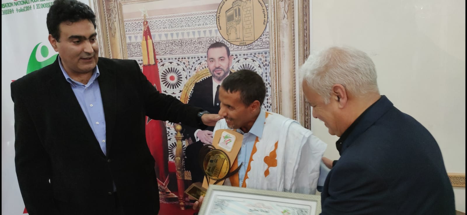 الهيئة الوطنية لمغاربة العالم تكرم عامل عمالة مكناس ،ودكاترة محاضرين للندوة العلمية،وإعلاميين ...