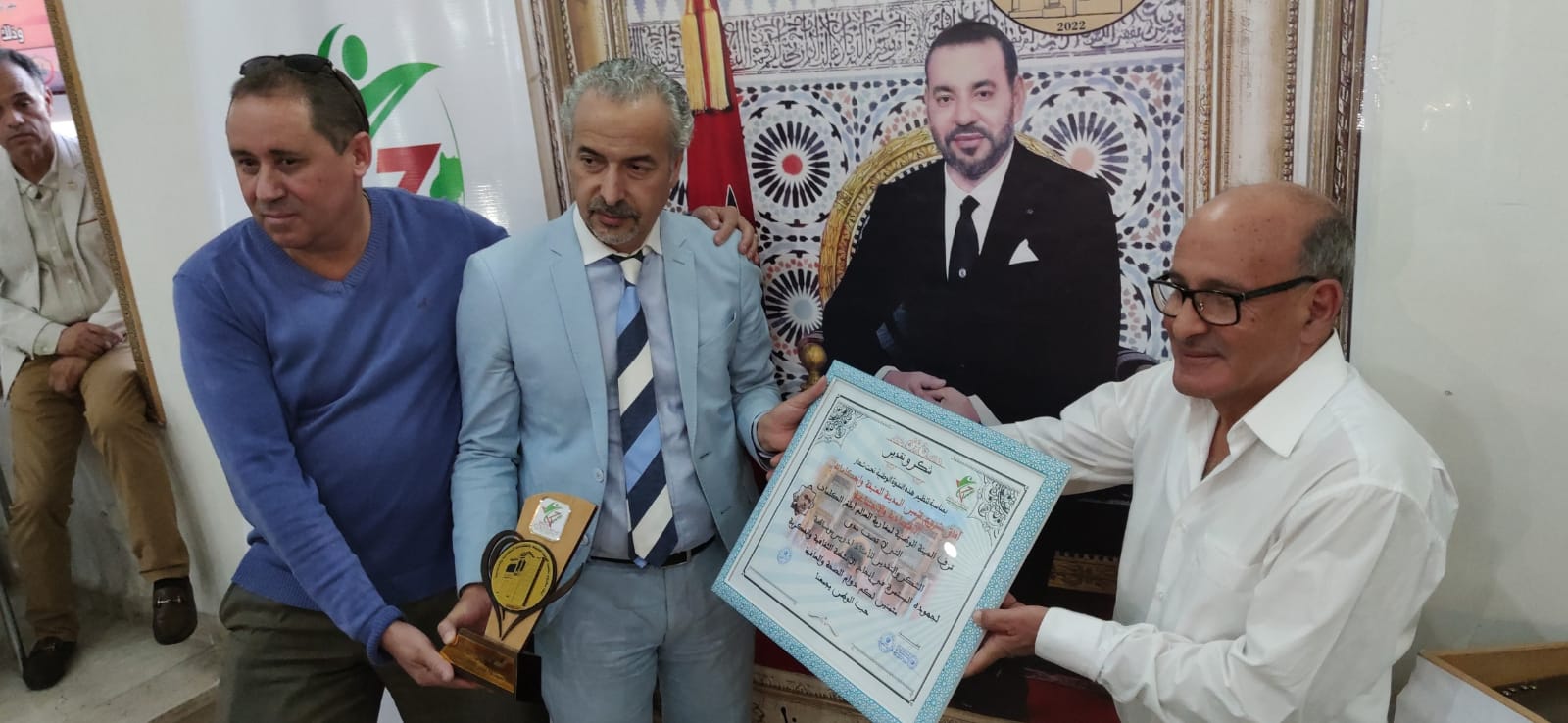 الهيئة الوطنية لمغاربة العالم تكرم عامل عمالة مكناس ،ودكاترة محاضرين للندوة العلمية،وإعلاميين ...