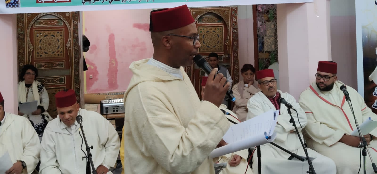 جمعية روح التراث للمديح والسماع بمكناس تنظم الدورة الخامسة **5**. دورة الأستاذ : مخلص عسلون . جمعية روح التراث للمديح والسماع بمكناس تنظم الدورة الخامسة **5**. دورة الأستاذ : مخلص عسلون .