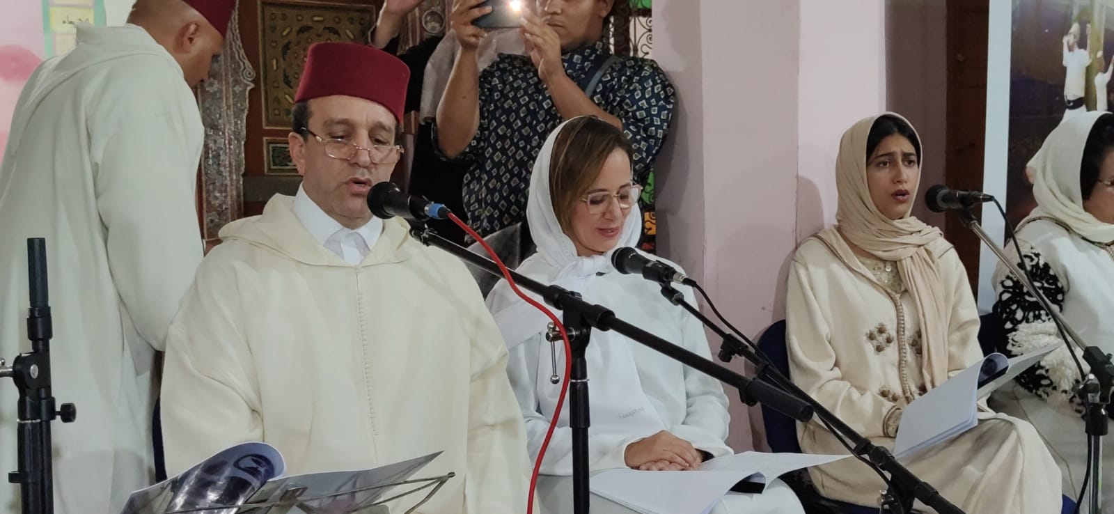 جمعية روح التراث للمديح والسماع بمكناس تنظم الدورة الخامسة **5**. دورة الأستاذ : مخلص عسلون . جمعية روح التراث للمديح والسماع بمكناس تنظم الدورة الخامسة **5**. دورة الأستاذ : مخلص عسلون .