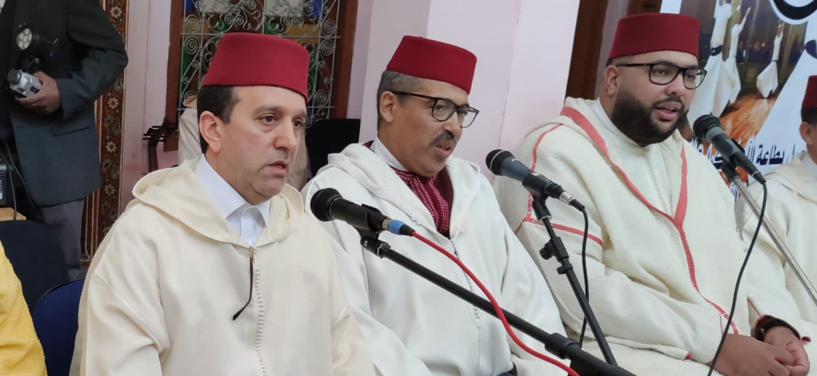 جمعية روح التراث للمديح والسماع بمكناس تنظم الدورة الخامسة **5**. دورة الأستاذ : مخلص عسلون . جمعية روح التراث للمديح والسماع بمكناس تنظم الدورة الخامسة **5**. دورة الأستاذ : مخلص عسلون .