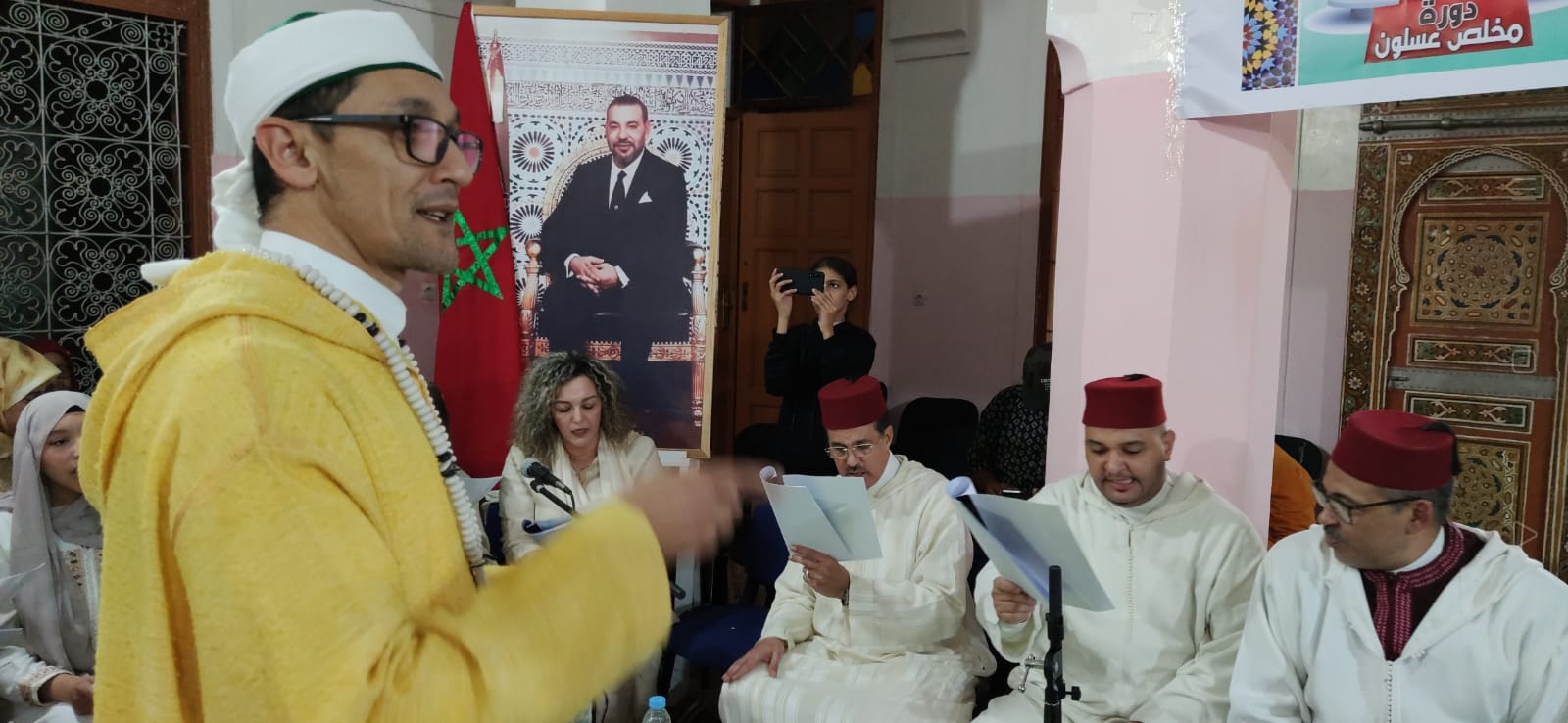 جمعية روح التراث للمديح والسماع بمكناس تنظم الدورة الخامسة **5**. دورة الأستاذ : مخلص عسلون . جمعية روح التراث للمديح والسماع بمكناس تنظم الدورة الخامسة **5**. دورة الأستاذ : مخلص عسلون .