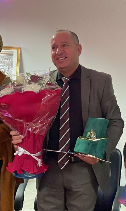 سفيرة الوحدة الترابية فاطمة فكري مديرة مجموعة مدارس لافوندسيون تكرم بالمؤسسة المدير الاقليمي بمكناس لوزارة الثقافة احتفاء باليوم العالمي للغة العربية 18دجنبر سفيرة الوحدة الترابية فاطمة فكري مديرة مجموعة مدارس لافوندسيون تكرم بالمؤسسة المدير الاقليمي بمكناس لوزارة الثقافة احتفاء باليوم العالمي للغة العربية 18دجنبر