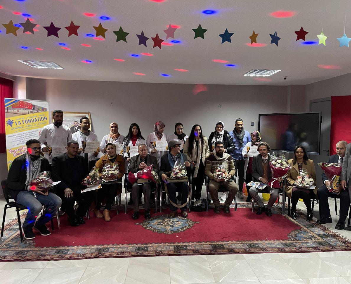 سفيرة الوحدة الترابية فاطمة فكري مديرة مجموعة مدارس لافوندسيون تكرم بالمؤسسة المدير الاقليمي بمكناس لوزارة الثقافة احتفاء باليوم العالمي للغة العربية 18دجنبر سفيرة الوحدة الترابية فاطمة فكري مديرة مجموعة مدارس لافوندسيون تكرم بالمؤسسة المدير الاقليمي بمكناس لوزارة الثقافة احتفاء باليوم العالمي للغة العربية 18دجنبر