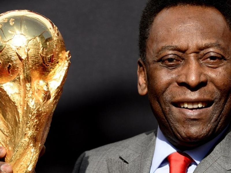 البرازيل تقيم جنازة مهيبة لأسطورة كرة القدم بيليه في ملعب سانتوس