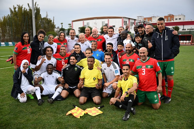 الرباط .. أساطير كرة القدم يزورون مرضى السرطان بمستشفى ابن سيناء