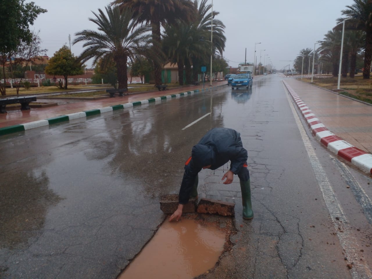 جماعة الرشيدية تطلق النار على مكتب الماء بسبب اختلالات قنوات تطهير السائل جماعة الرشيدية تطلق النار على مكتب الماء بسبب اختلالات قنوات تطهير السائل