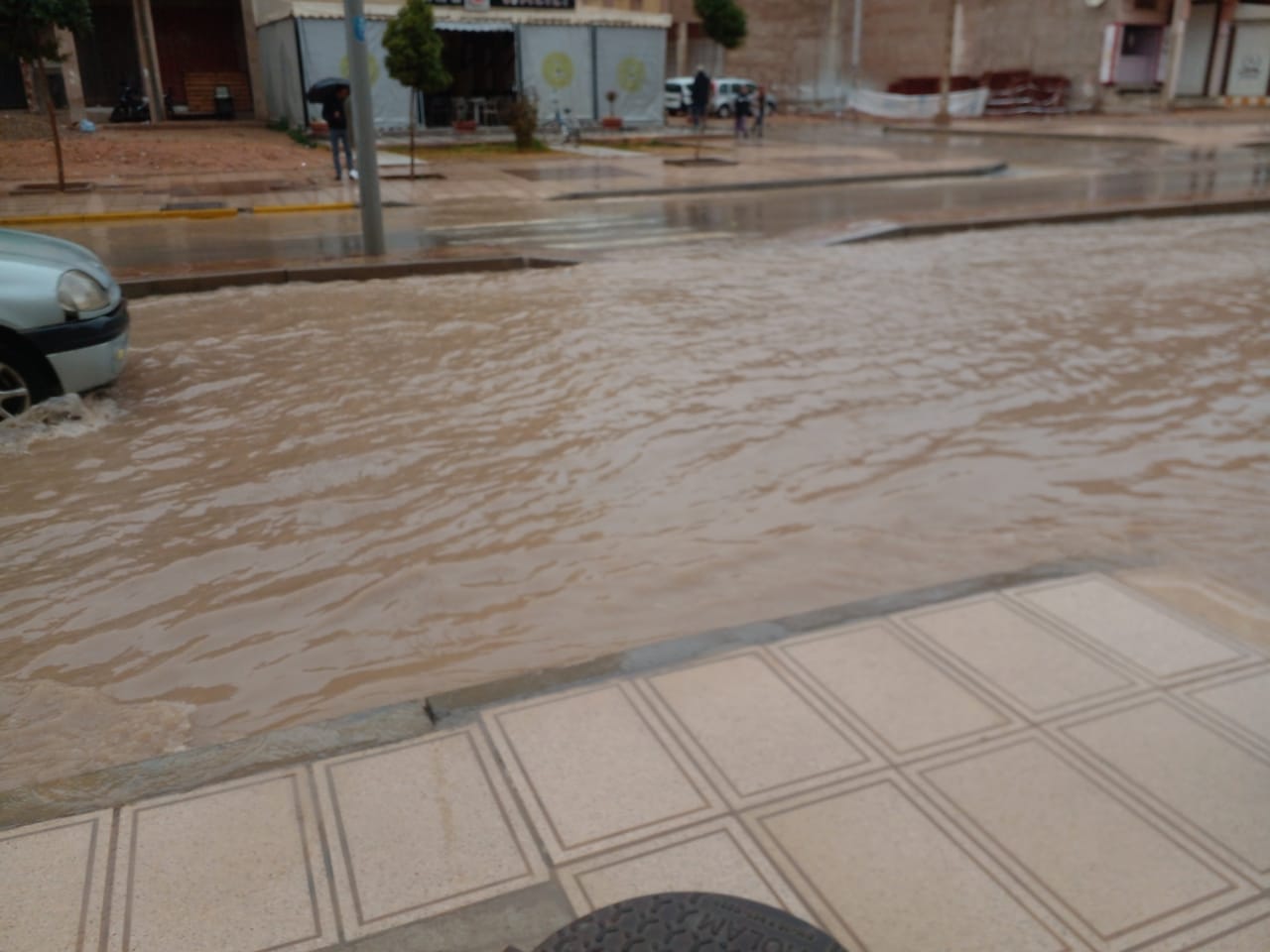 جماعة الرشيدية تطلق النار على مكتب الماء بسبب اختلالات قنوات تطهير السائل جماعة الرشيدية تطلق النار على مكتب الماء بسبب اختلالات قنوات تطهير السائل