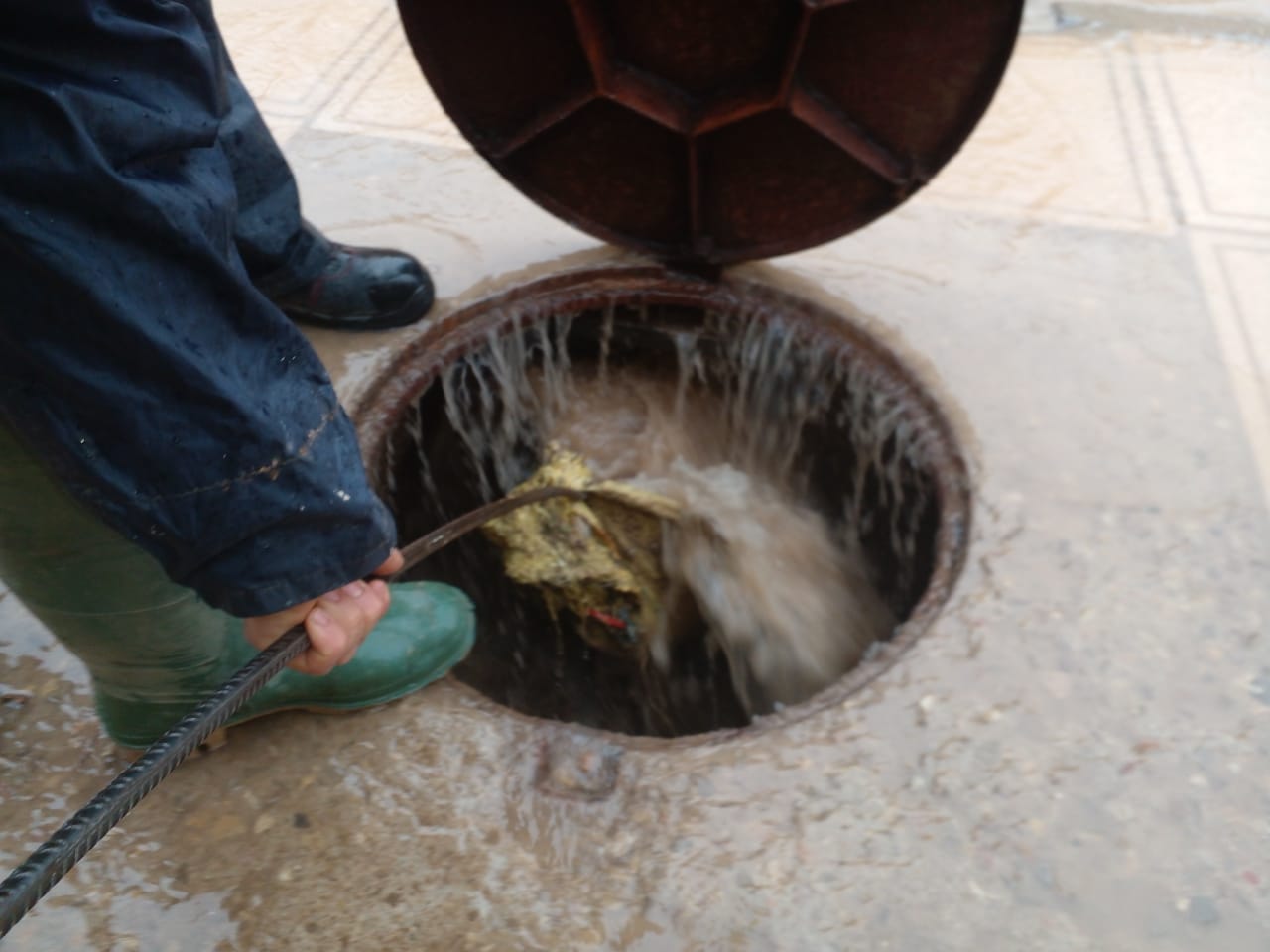 جماعة الرشيدية تطلق النار على مكتب الماء بسبب اختلالات قنوات تطهير السائل