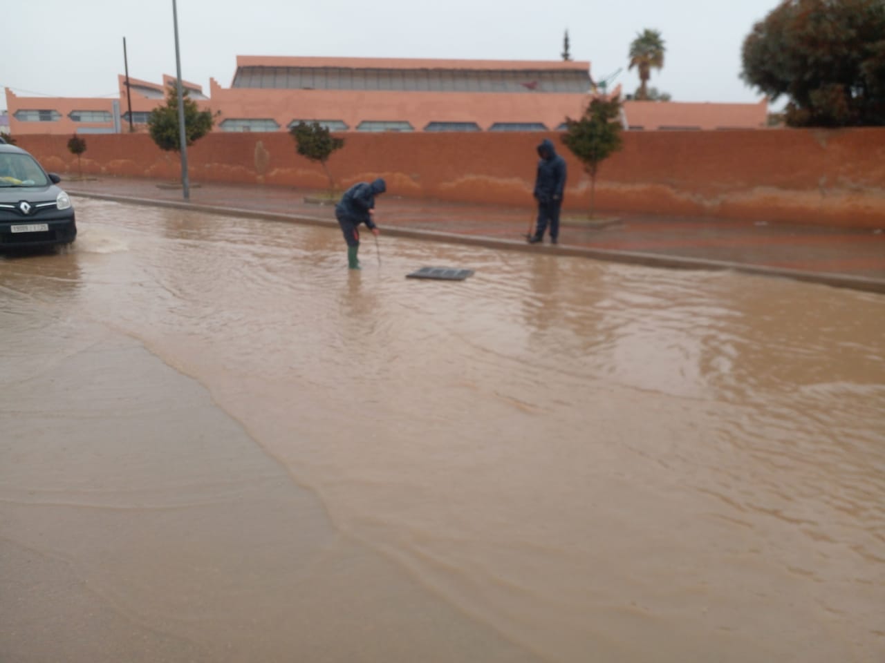 جماعة الرشيدية تطلق النار على مكتب الماء بسبب اختلالات قنوات تطهير السائل جماعة الرشيدية تطلق النار على مكتب الماء بسبب اختلالات قنوات تطهير السائل
