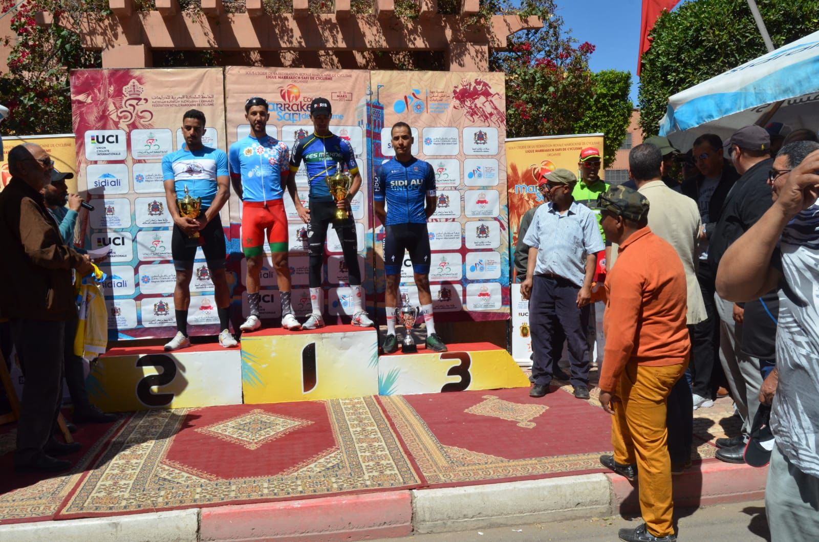 أشرف الدغمي يتوج بطلا لطواف جهة مراكش أسفي للدراجات في نسخته الأولى أشرف الدغمي يتوج بطلا لطواف جهة مراكش أسفي للدراجات في نسخته الأولى