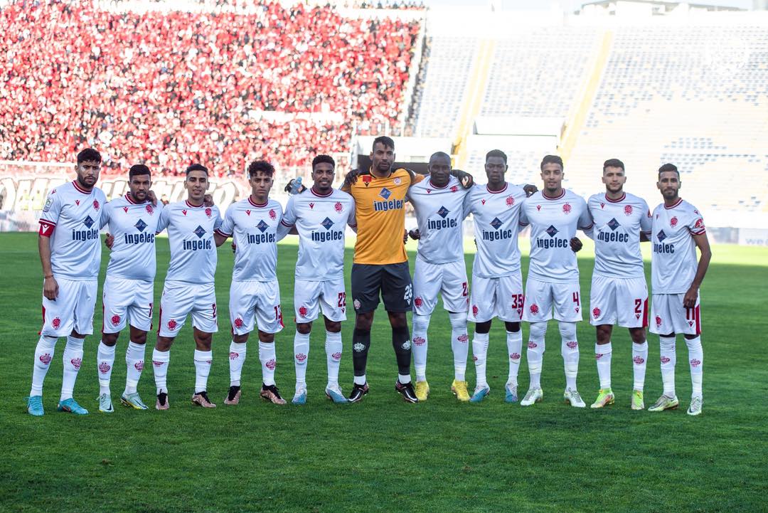 توقف طائرة الوداد البيضاوي بالغابون .. الحالة “الجسدية والمعنوية” للاعبين جيدة بحسب نائب رئيس الفريق