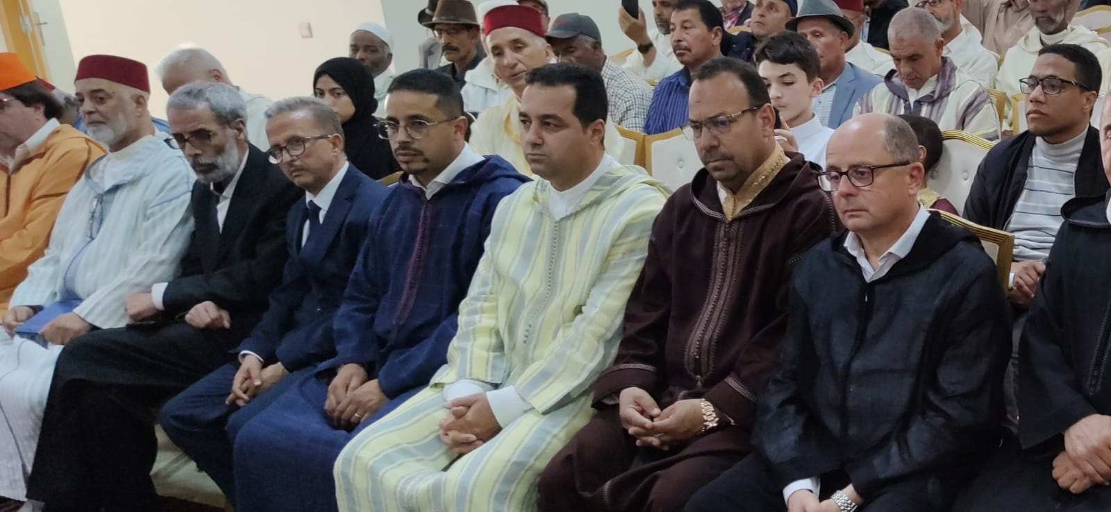 عشية روحانية رمضانية بمقر الهيئة الوطنية لمغاربة العالم النعيم 6 بمكناس . عشية روحانية رمضانية بمقر الهيئة الوطنية لمغاربة العالم النعيم 6 بمكناس .