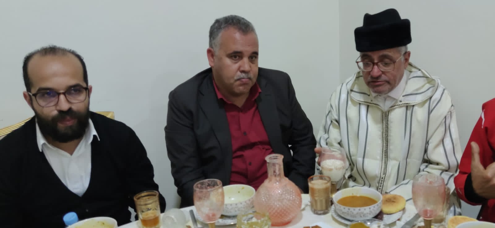 عشية روحانية رمضانية بمقر الهيئة الوطنية لمغاربة العالم النعيم 6 بمكناس . عشية روحانية رمضانية بمقر الهيئة الوطنية لمغاربة العالم النعيم 6 بمكناس .