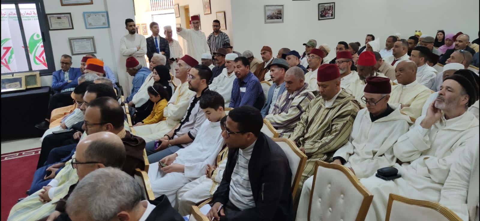 عشية روحانية رمضانية بمقر الهيئة الوطنية لمغاربة العالم النعيم 6 بمكناس . عشية روحانية رمضانية بمقر الهيئة الوطنية لمغاربة العالم النعيم 6 بمكناس .