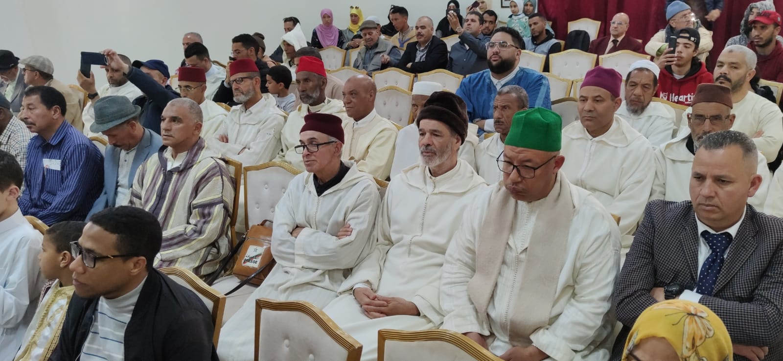 عشية روحانية رمضانية بمقر الهيئة الوطنية لمغاربة العالم النعيم 6 بمكناس . عشية روحانية رمضانية بمقر الهيئة الوطنية لمغاربة العالم النعيم 6 بمكناس .