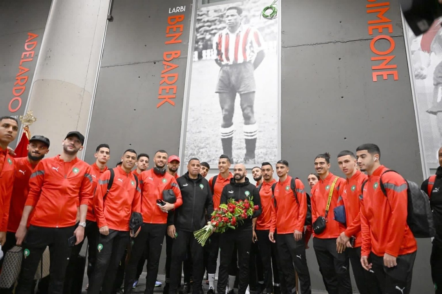 الرئيسية رياضة مساحة اعلانية قبل مواجهة الأسود والبيرو .. الجامعة تُكرّم الأسطورة المغربية العربي بن امبارك