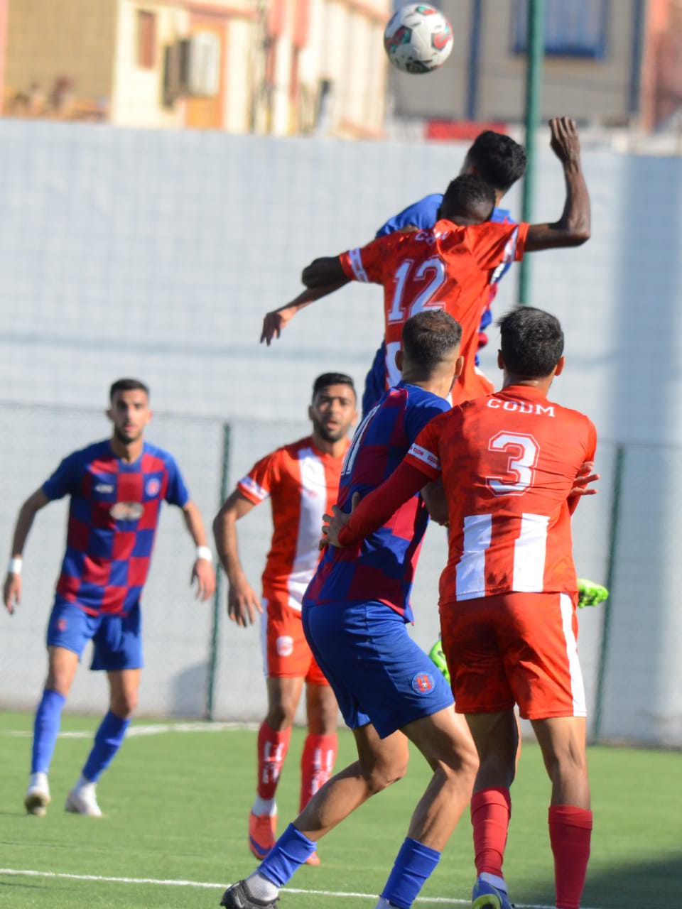 التعادل من قلب الناظور نتيجة منصفة للكوديم بعد ما واكب تلك المباراة من ضغوطات حديث الثأر. التعادل من قلب الناظور نتيجة منصفة للكوديم بعد ما واكب تلك المباراة من ضغوطات حديث الثأر.