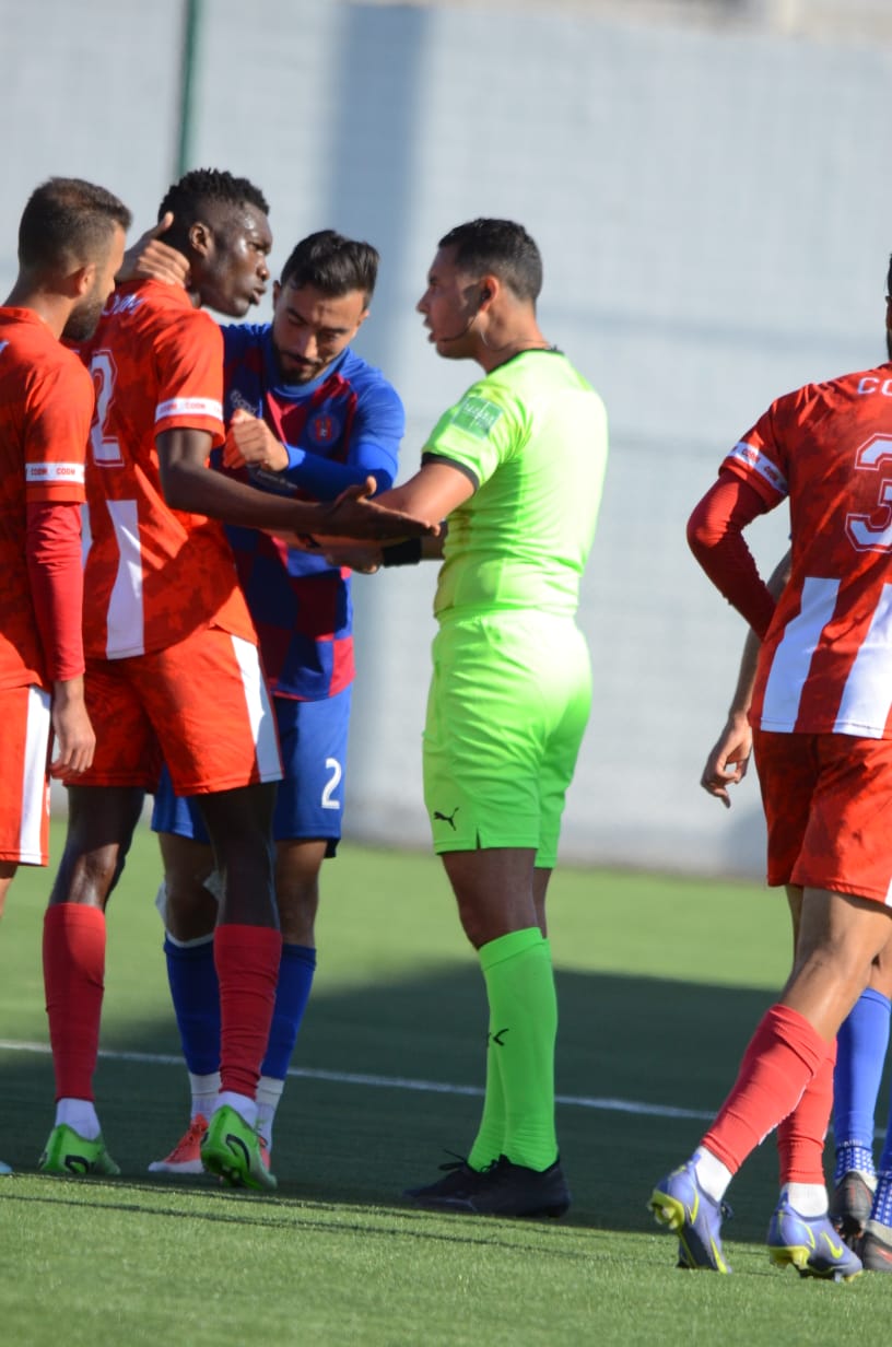 التعادل من قلب الناظور نتيجة منصفة للكوديم بعد ما واكب تلك المباراة من ضغوطات حديث الثأر. التعادل من قلب الناظور نتيجة منصفة للكوديم بعد ما واكب تلك المباراة من ضغوطات حديث الثأر.