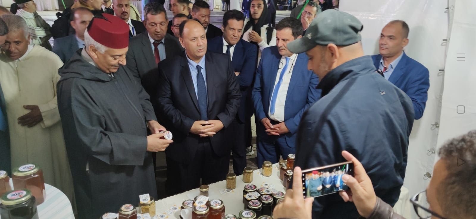 عامل مكناس ورئيس جماعة مكناس يفتتحان معرض للمنتجات المجالية عامل مكناس ورئيس جماعة مكناس يفتتحان معرض للمنتجات المجالية