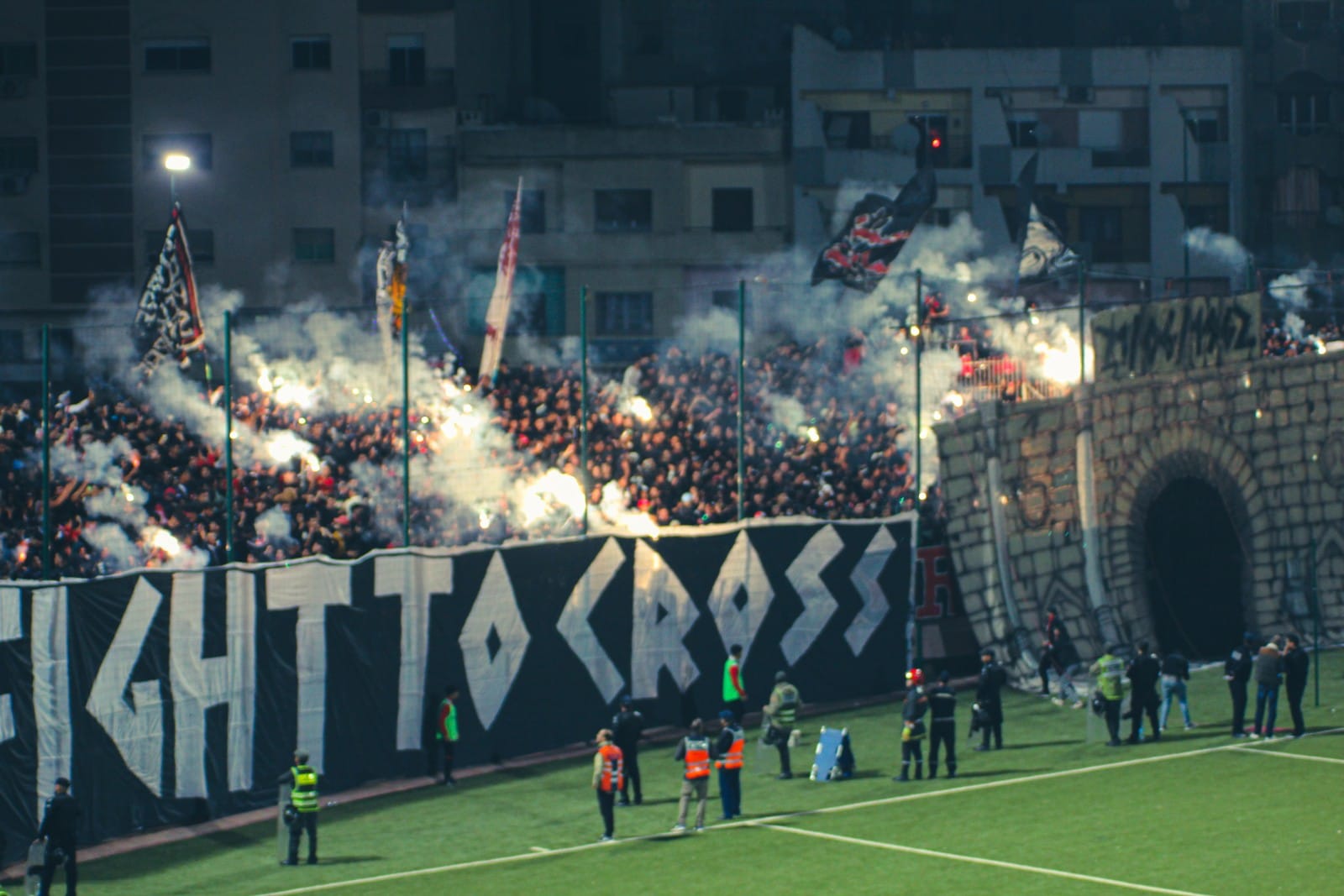 مكناس تنتصر على الكوكب المراكشي، وتعيش ليلة عرس كروي. مكناس تنتصر على الكوكب المراكشي، وتعيش ليلة عرس كروي.