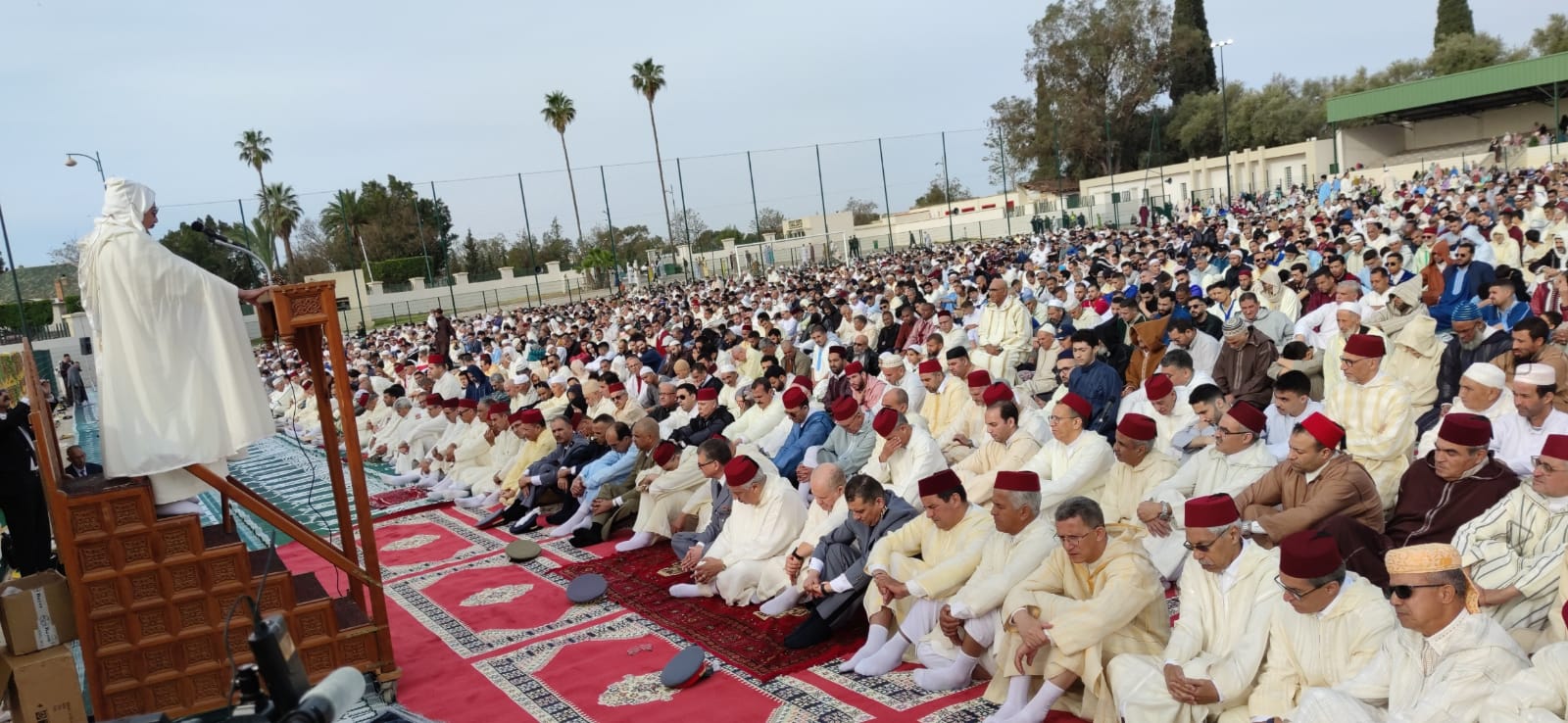 عامل عمالة مكناس يؤدي صلاة عيد الفطر بمصلى المنظر الجميل عامل عمالة مكناس يؤدي صلاة عيد الفطر بمصلى المنظر الجميل