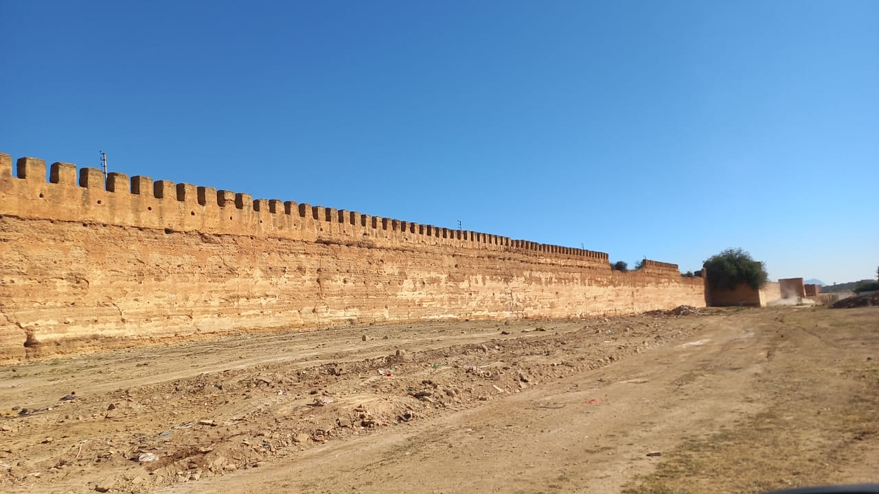 موقف للسيارات والحافلات خاص بالملتقى الدولي للفلاحة جديد على مساحة تزيد عن (10ه) موقف للسيارات والحافلات خاص بالملتقى الدولي للفلاحة جديد على مساحة تزيد عن (10ه)