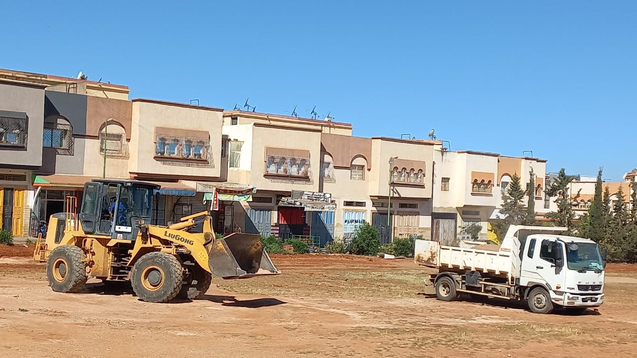 موقف للسيارات والحافلات خاص بالملتقى الدولي للفلاحة جديد على مساحة تزيد عن (10ه) موقف للسيارات والحافلات خاص بالملتقى الدولي للفلاحة جديد على مساحة تزيد عن (10ه)