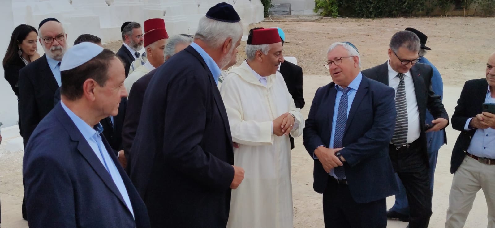 الطائفة اليهودية بالمغرب تحيي بالمقبرة اليهودية بمكناس طقوس هيلولة الطائفة اليهودية بالمغرب تحيي بالمقبرة اليهودية بمكناس طقوس هيلولة