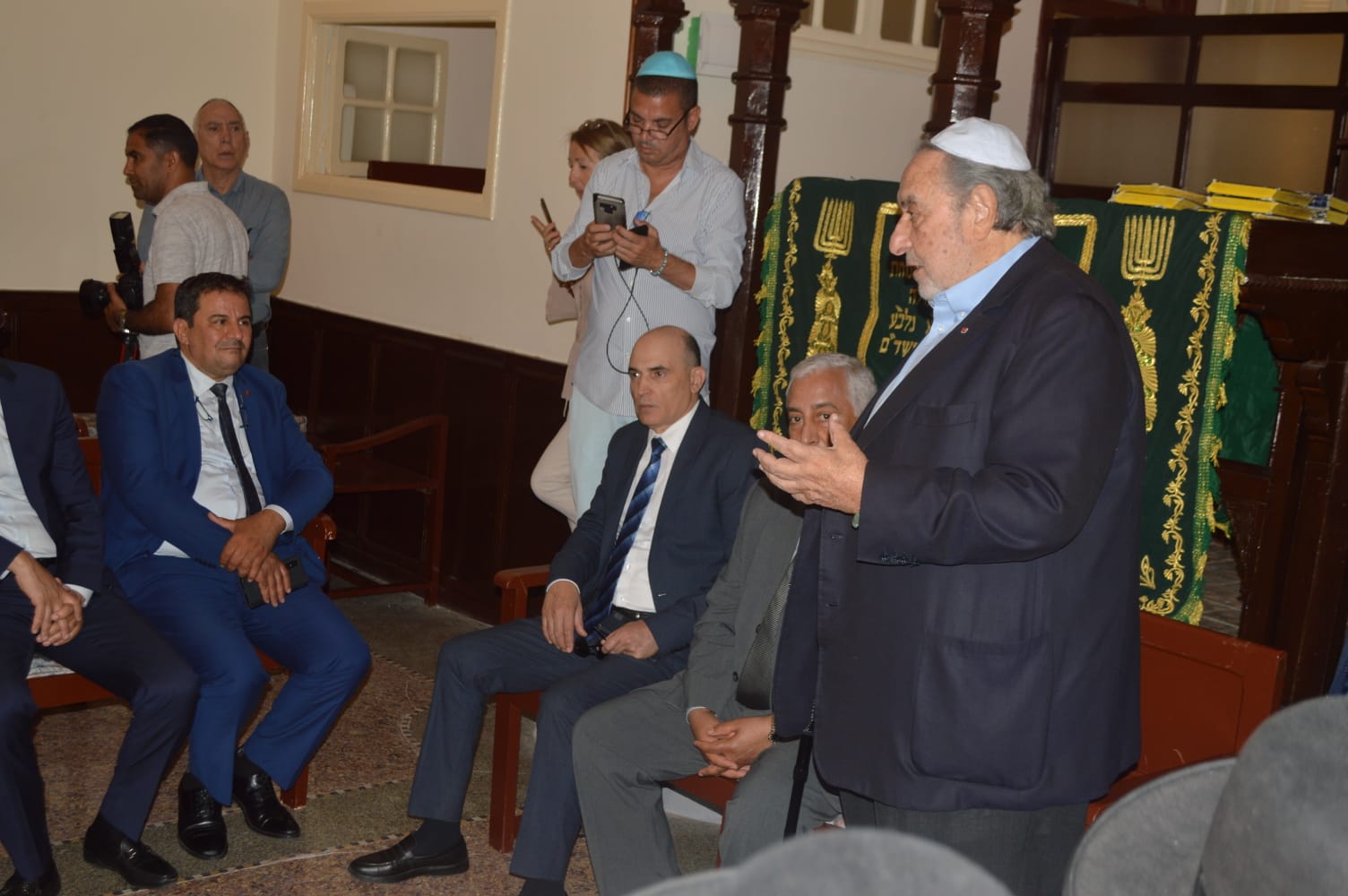 السيد عبد الغني الصبار عامل عمالة مكناس يشرف على افتتاح المعبد اليهودي السيد عبد الغني الصبار عامل عمالة مكناس يشرف على افتتاح المعبد اليهودي