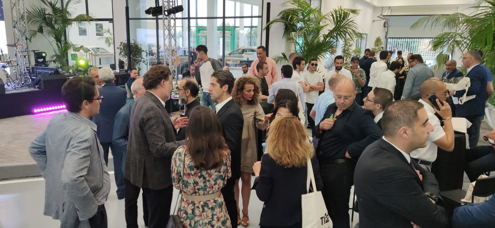 بشرى لساكنة جهة فاس مكناس افتتاح اكبر محل لبيع السيارات الفاخرة بمكناس TIZI AUTO بشرى لساكنة جهة فاس مكناس افتتاح اكبر محل لبيع السيارات الفاخرة بمكناس TIZI AUTO