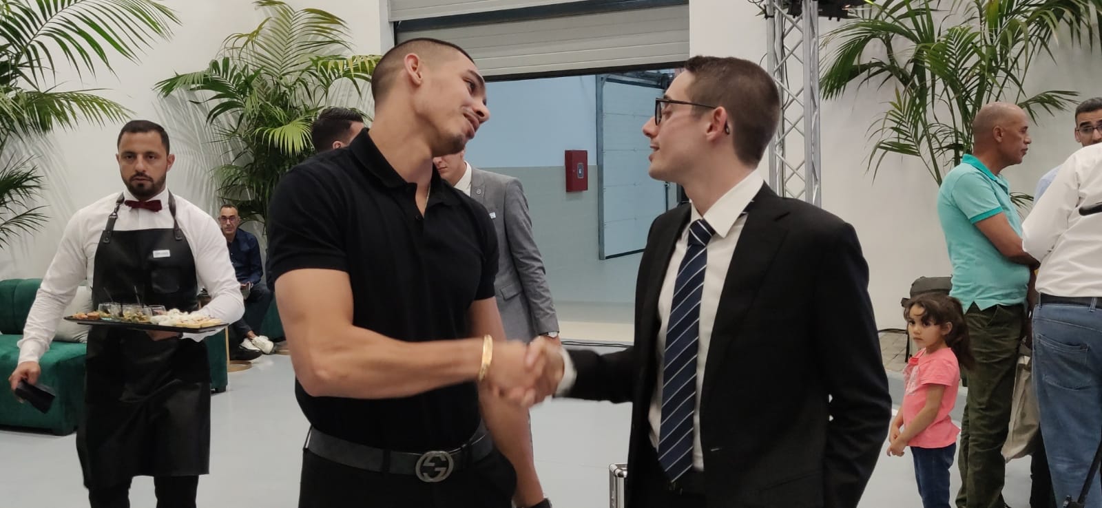 بشرى لساكنة جهة فاس مكناس افتتاح اكبر محل لبيع السيارات الفاخرة بمكناس TIZI AUTO بشرى لساكنة جهة فاس مكناس افتتاح اكبر محل لبيع السيارات الفاخرة بمكناس TIZI AUTO