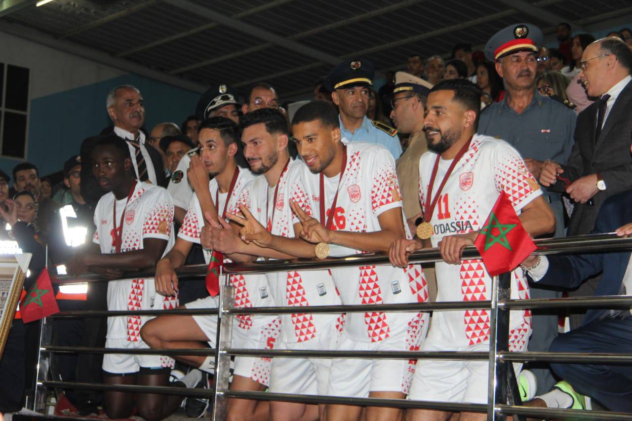 النادي المكناسي يتوج بلقب كأس العرش للمرة السابعة والثانية على التوالي النادي المكناسي يتوج بلقب كأس العرش للمرة السابعة والثانية على التوالي