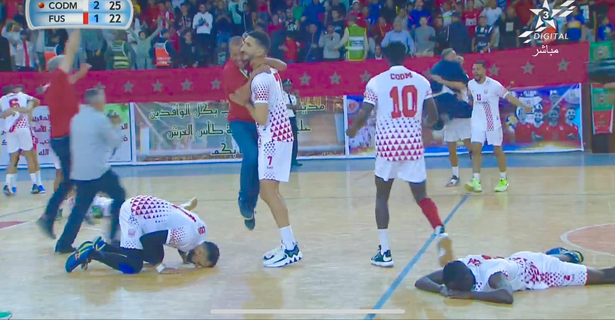 النادي المكناسي يتوج بلقب كأس العرش للمرة السابعة والثانية على التوالي النادي المكناسي يتوج بلقب كأس العرش للمرة السابعة والثانية على التوالي