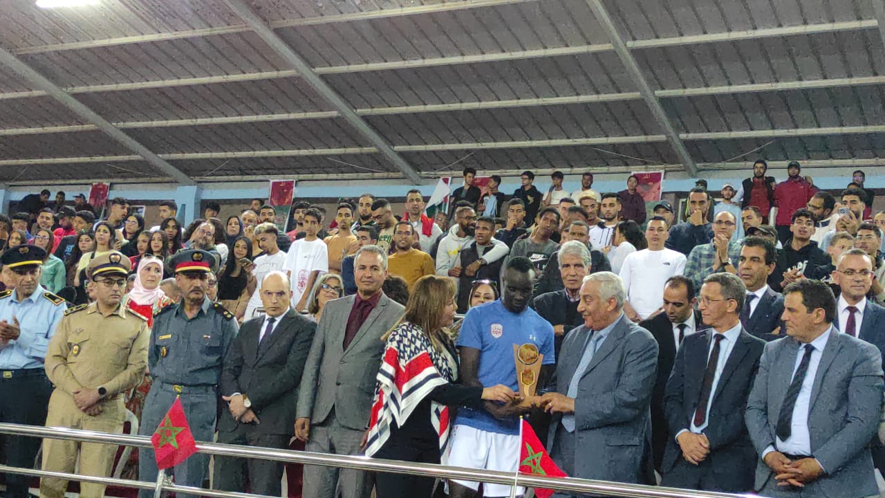 النادي المكناسي يتوج بلقب كأس العرش للمرة السابعة والثانية على التوالي النادي المكناسي يتوج بلقب كأس العرش للمرة السابعة والثانية على التوالي