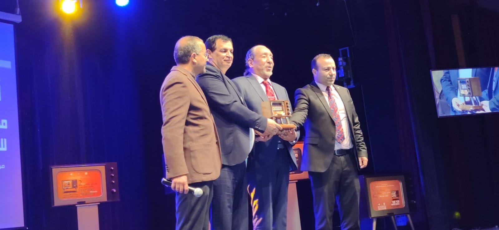 فعاليات مهرجان مكناس للدراما التلفزية تعرف نجاحا كبيرا باستقبال جمهور غفير حج الى دار الثقافة محمد المنوني، وساحة لاكورا طيلة الخمسة ايام